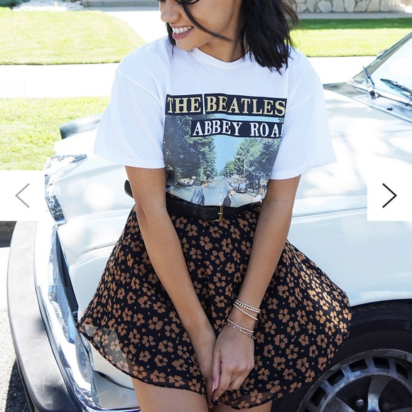 UO JUNKFOOD the Beatles Abbey Road glitter tee - Picture 4 of 4